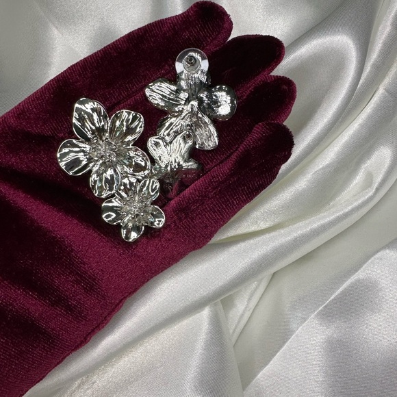 NEW ZARA Silver Floral earrings - Picture 11 of 11